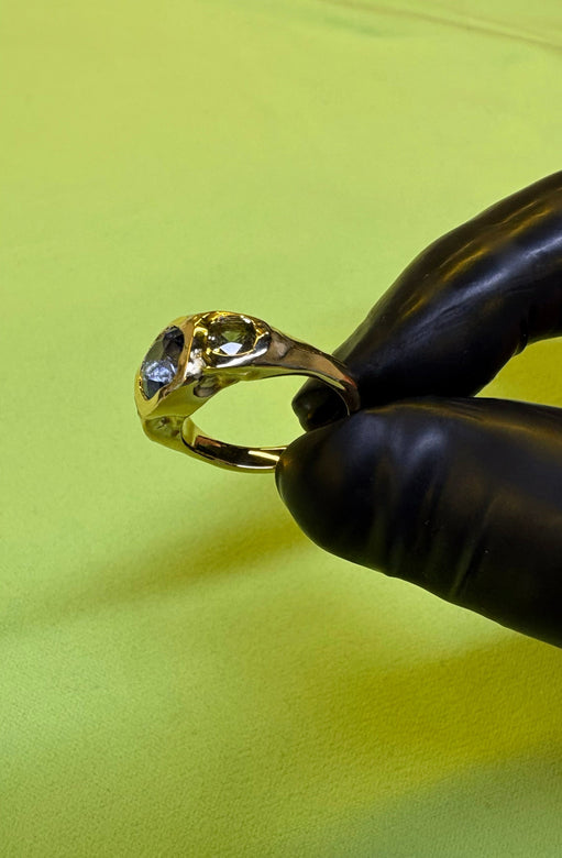18ct Sapphire ring